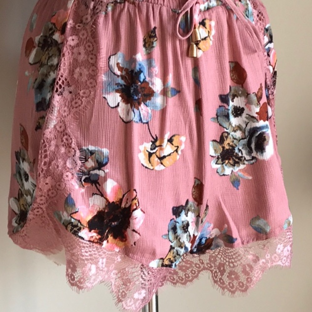 NEW Floral Lace Romper - Picture 6 of 8
